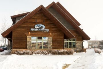 grizzly outfitters is the best place to rent skis in big sky